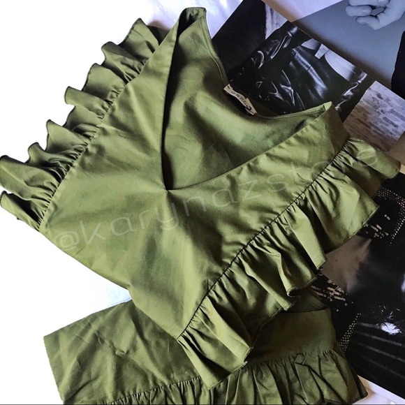 SALE🔥LAST ONE🔥 🆕Ruffled Blouse - Picture 3 of 3